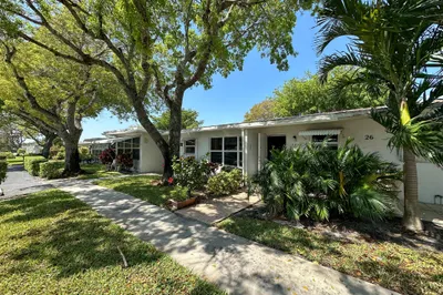7211 E Oakridge Circle #B 1