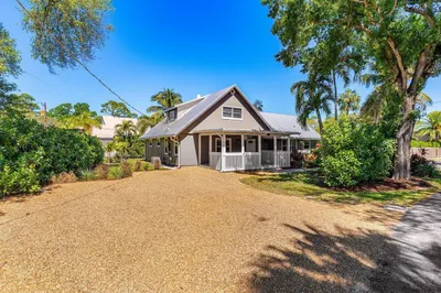 936 SW Rustic Circle 1