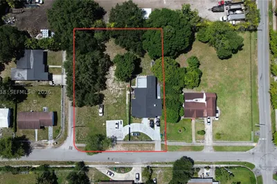 1860 NW 81st St 1