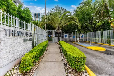 Gated community located in the heart of Downtown M
