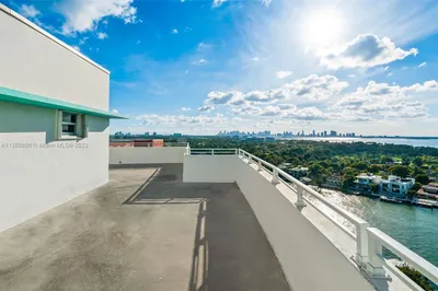 5255 Collins Ave #PHA 1