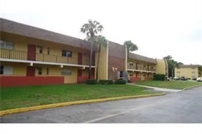 7900 FAIRVIEW Drive #206 1