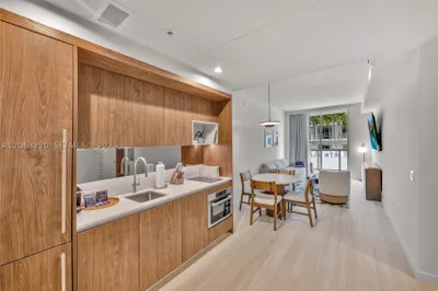 1611 SW 2nd Ave #414 1