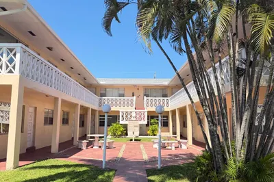 1643 WILEY Street #4 1