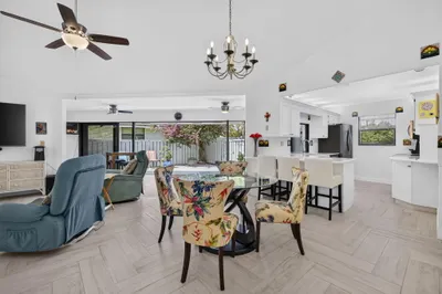 1127 E SEMINOLE Avenue #15D 1