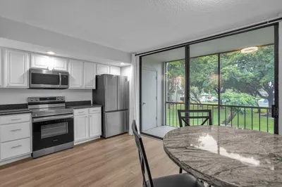 5190 Las Verdes Circle #214 1