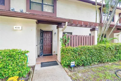 4306 Carambola Cir N 1
