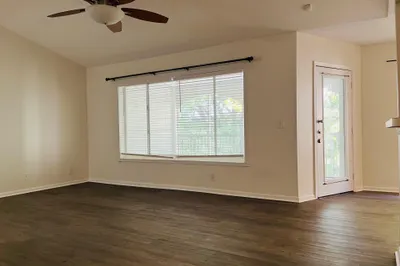 Living room 6
