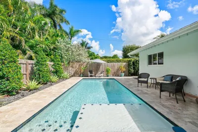 401 NW 21st Street 1