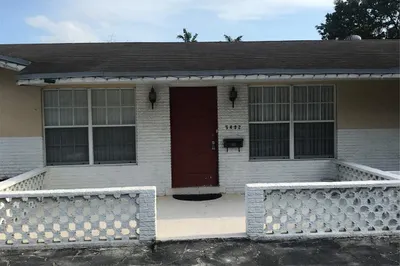 5402 SW 1 Court