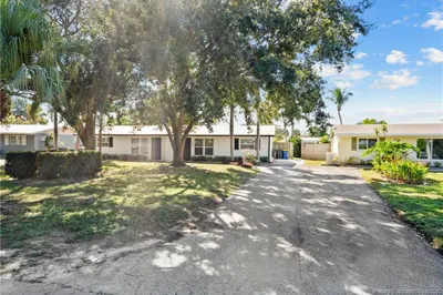 2446/2456 SW Hideaway Lane 1