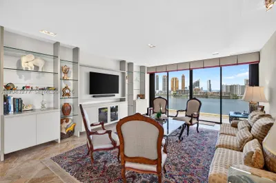 2800 Island Blvd #1202 1