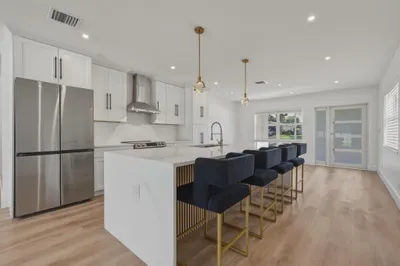 Kitchen, soft close cabinets, Range has combo oven