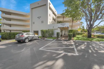 3186 Via Poinciana #114 1