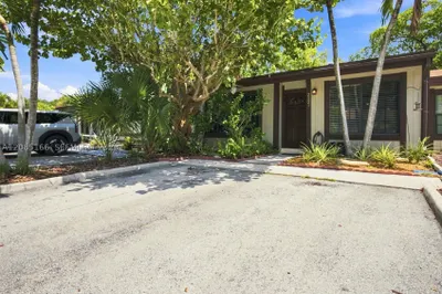 2221 Buttonwood Ave 1