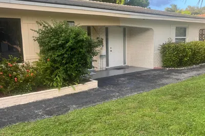 8155 NW 39th Street 1