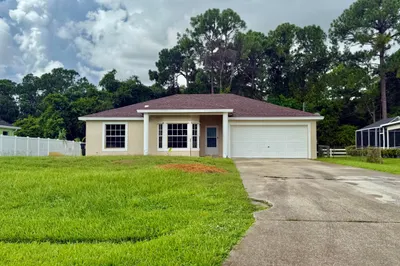 1842 SW Leafy Road 1