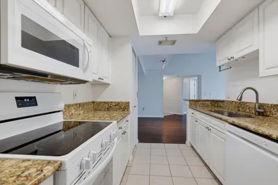 400 CRESTWOOD Court N #417 1