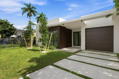 1621 SW 11th Ter 1