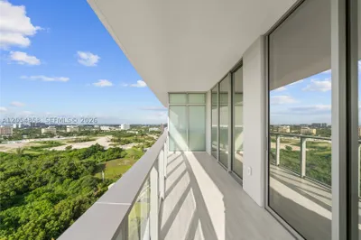 2411 Laguna Circle #1604 1
