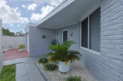 330 W 44th St 1