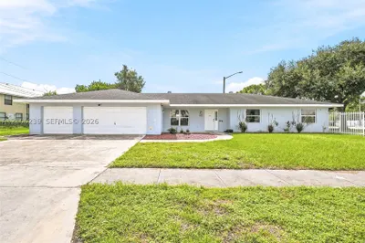 601 Ixoria Ave 1