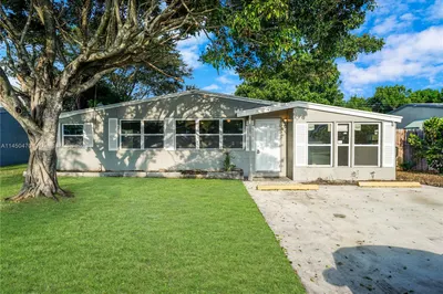 421 SW 15th Ter 1
