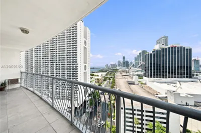 1750 N Bayshore Dr #1912 1