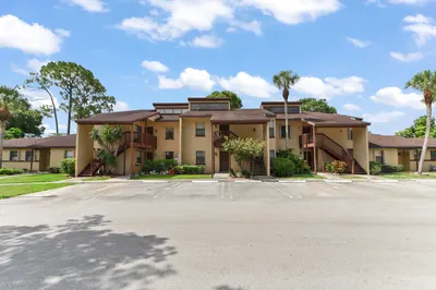 105 Lakeview Drive E 1