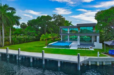 700 SW 12th Ave 1