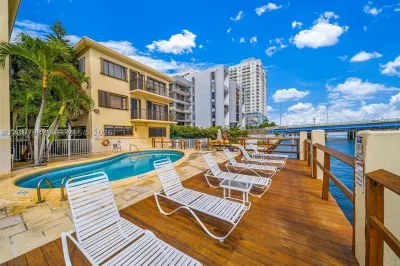 7845 NE Bayshore Ct #12A 1