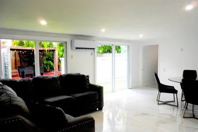 817 NW 30th Court 1