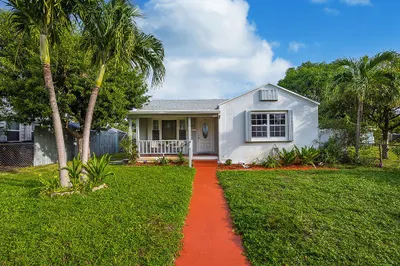 719 Summit Boulevard 1
