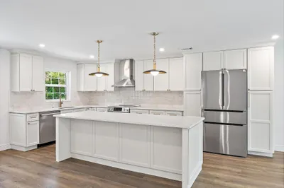 109 E Riverside Drive 1