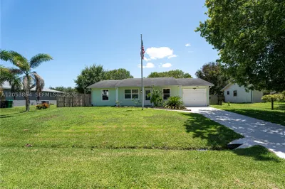 618 SW Ray Ave 1