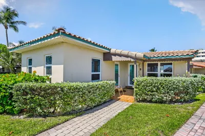 1225 HILLSBORO MILE #B2 1