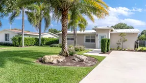 Just Listed | Pretty in Palm Beach Gardens | 2388 Edgewater Drive