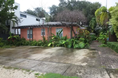 1609 NE 4th Court 1