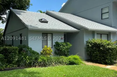2425 SW 22nd Ave #102B 1