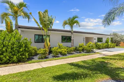 200 N 52nd Ave 1