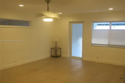 10190 Collins Ave #105 1