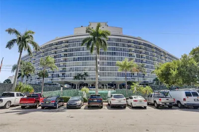 900 Bay Dr #424 1