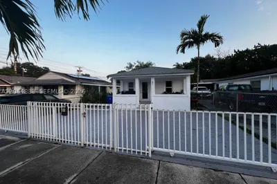 81 NW 44th St 1