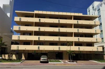 2924 Collins Ave #207 1