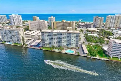 299 N Riverside Drive #1006 1