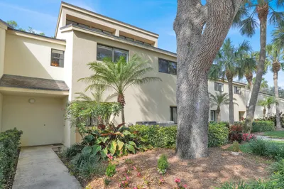 215 Oak Harbour Drive 1
