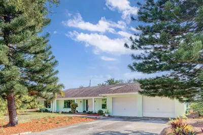 313 Country Club Drive 1
