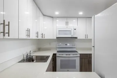 401 NW 34 Street #85-202 1
