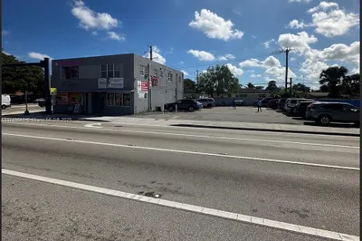 6400 & 6402 Pembroke Rd 1
