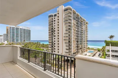 6422 Collins Ave #701 1